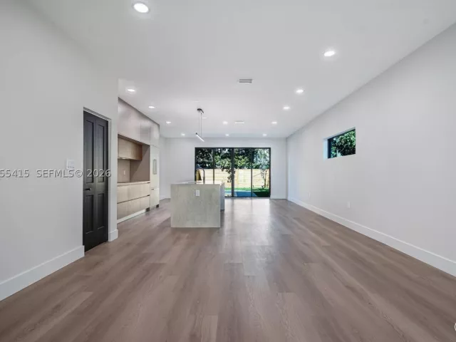 Продажа дома по адресу 283 NW 52nd St - фото 8897279