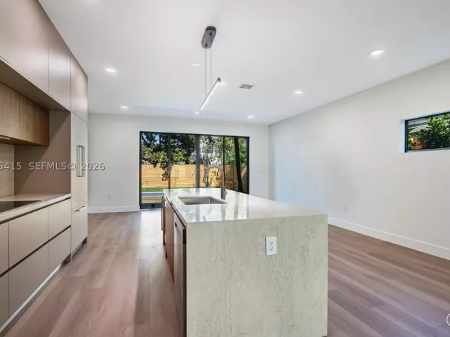 Продажа дома по адресу 283 NW 52nd St - фото 8897283