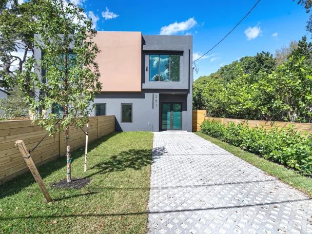 Продажа дома по адресу 283 NW 52nd St - фото 8897272