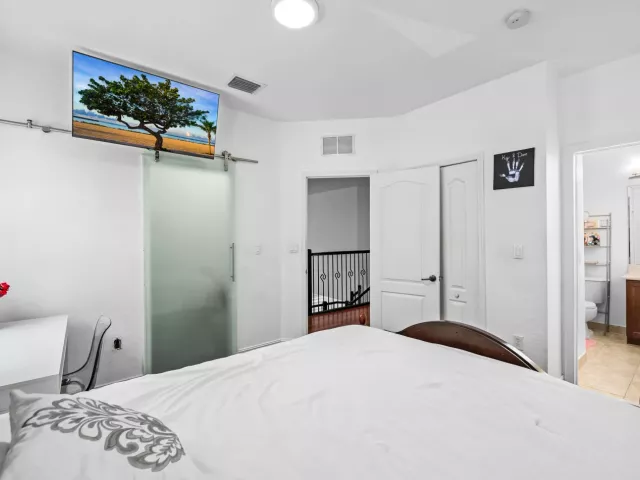 Продажа дома по адресу 11491 NW 82nd Terrace NW - фото 9477355