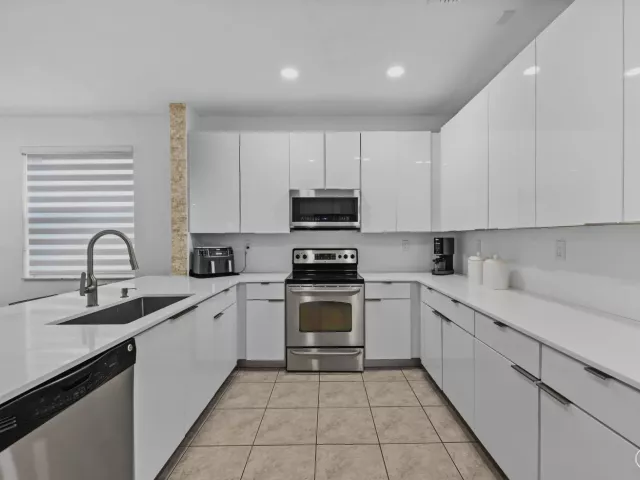 Продажа дома по адресу 11491 NW 82nd Terrace NW - фото 9477343