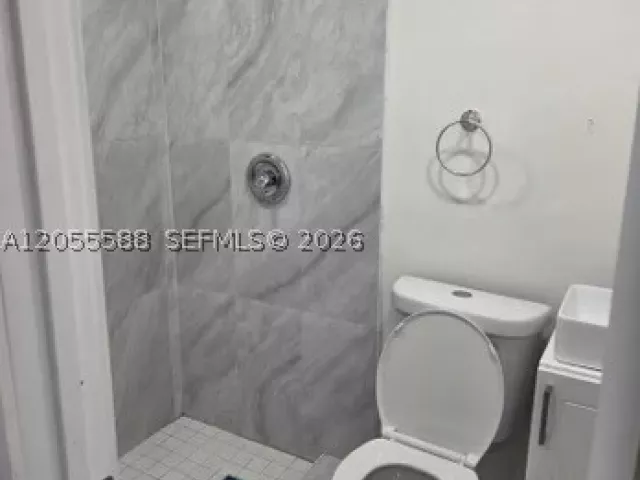 Продажа дома по адресу 775 NW 83 Street - фото 8925112