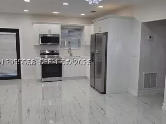 Продажа дома по адресу 775 NW 83 Street - фото 8925104