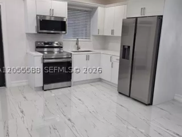 Продажа дома по адресу 775 NW 83 Street - фото 8925105