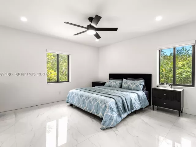 Продажа дома по адресу 106 NW 84th St - фото 9300571