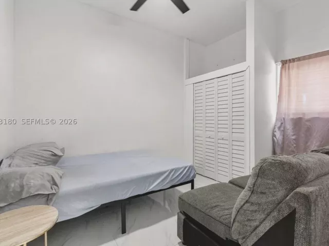 Продажа дома по адресу 106 NW 84th St - фото 9300578