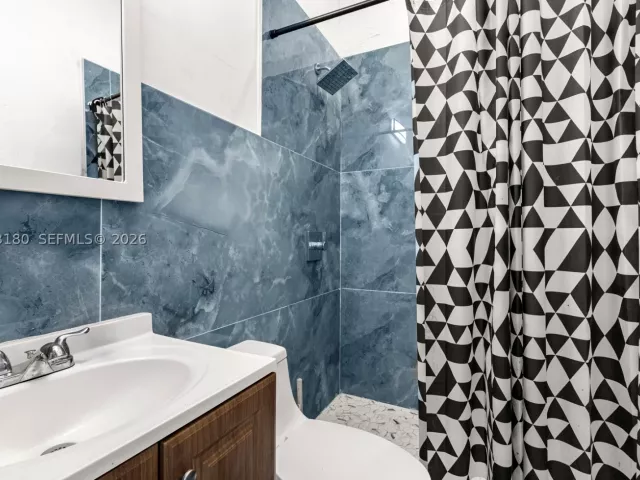 Продажа дома по адресу 106 NW 84th St - фото 9300579