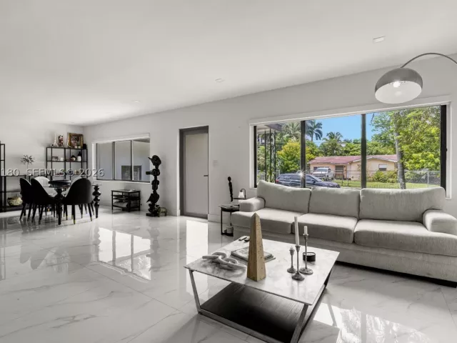 Продажа дома по адресу 106 NW 84th St - фото 9300567