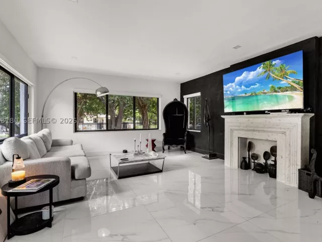 Продажа дома по адресу 106 NW 84th St - фото 9300568