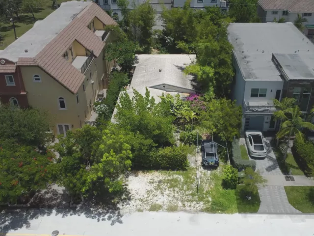 Продажа дома по адресу 640 NE 8TH Avenue - фото 8922817