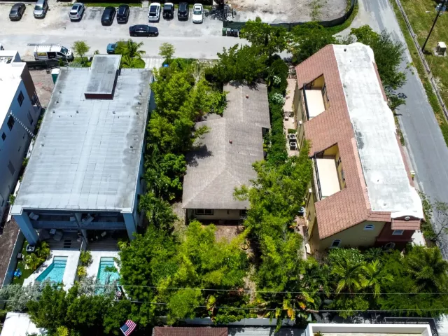 Продажа дома по адресу 640 NE 8TH Avenue - фото 8922818