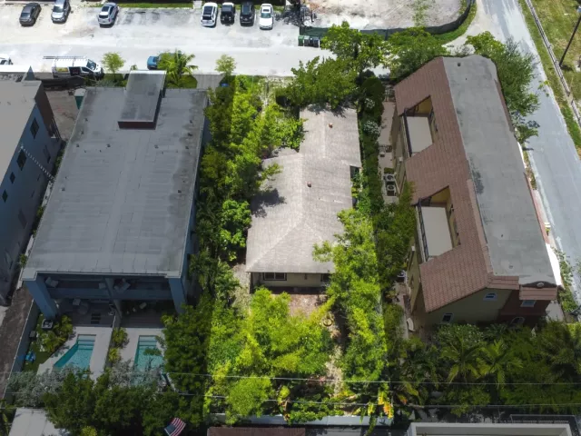 Продажа дома по адресу 640 NE 8TH Avenue - фото 8922819