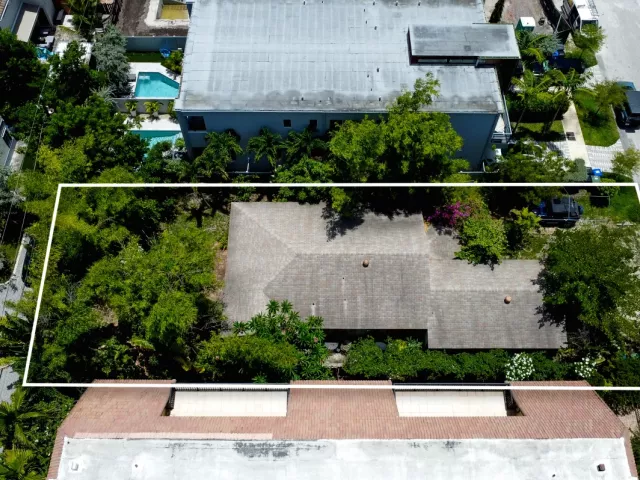 Продажа дома по адресу 640 NE 8TH Avenue - фото 8922820