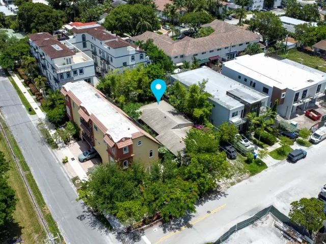 Продажа дома по адресу 640 NE 8TH Avenue - фото 8922821