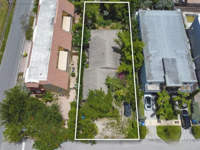 Продажа дома по адресу 640 NE 8TH Avenue - фото 8922809