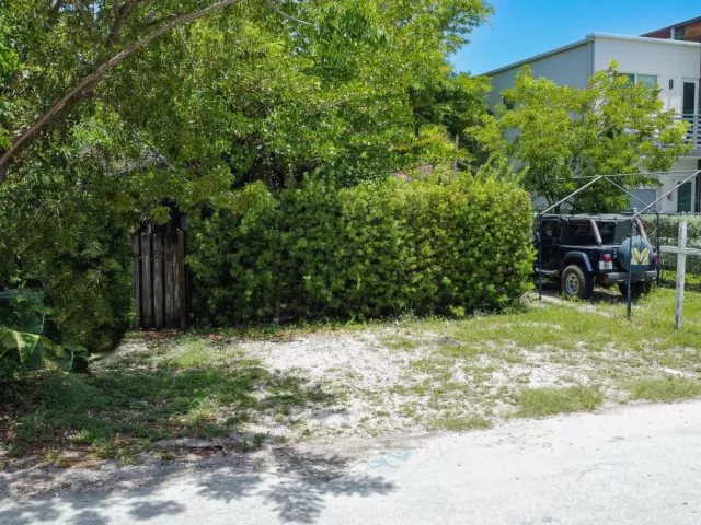 Продажа дома по адресу 640 NE 8TH Avenue - фото 8922813