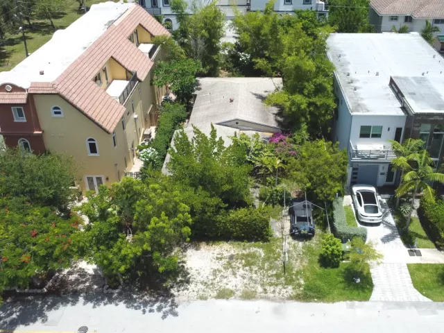 Продажа дома по адресу 640 NE 8TH Avenue - фото 8922816