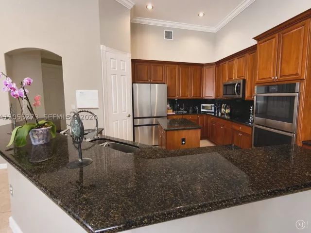 Продажа дома по адресу 13755 NW 18th Ct - фото 8901052