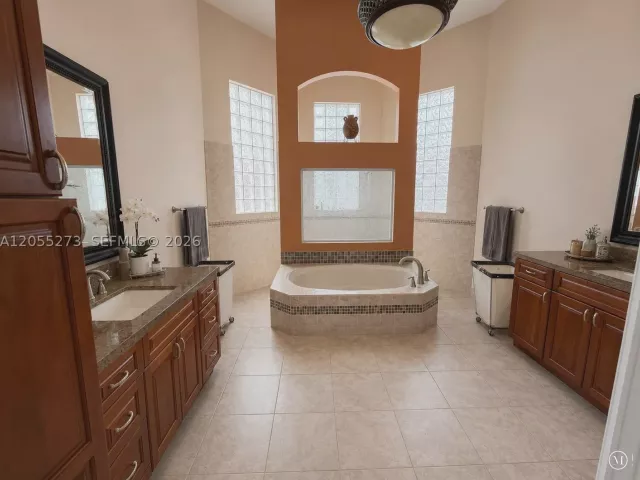 Продажа дома по адресу 13755 NW 18th Ct - фото 8901056