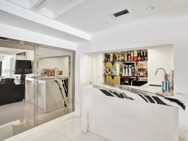 Продажа дома по адресу 19130 NE 21st Ave - фото 8898233