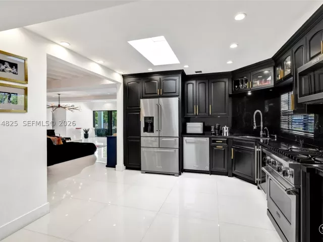Продажа дома по адресу 19130 NE 21st Ave - фото 8898234