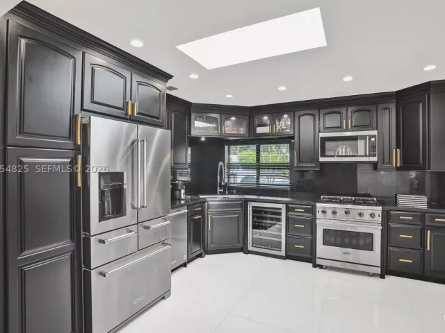 Продажа дома по адресу 19130 NE 21st Ave - фото 8898235