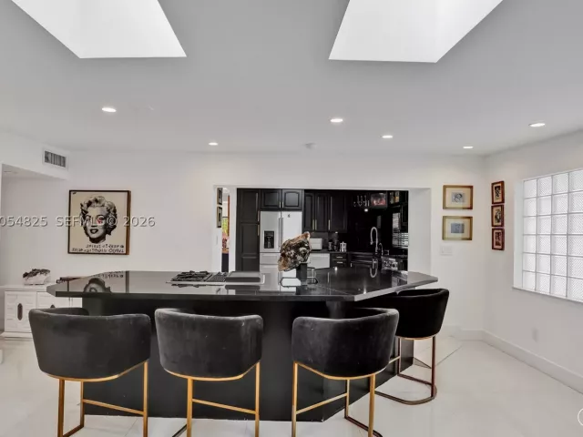 Продажа дома по адресу 19130 NE 21st Ave - фото 8898236