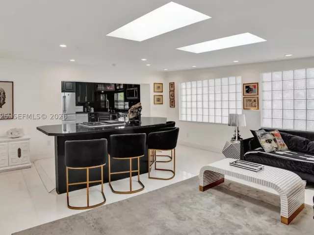 Продажа дома по адресу 19130 NE 21st Ave - фото 8898238