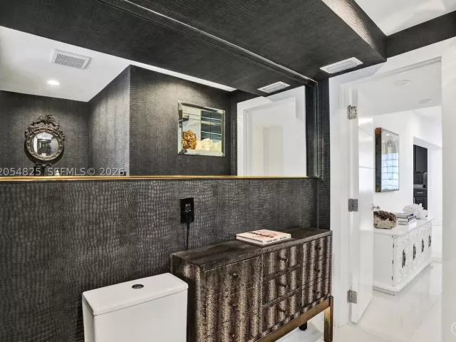 Продажа дома по адресу 19130 NE 21st Ave - фото 8898239