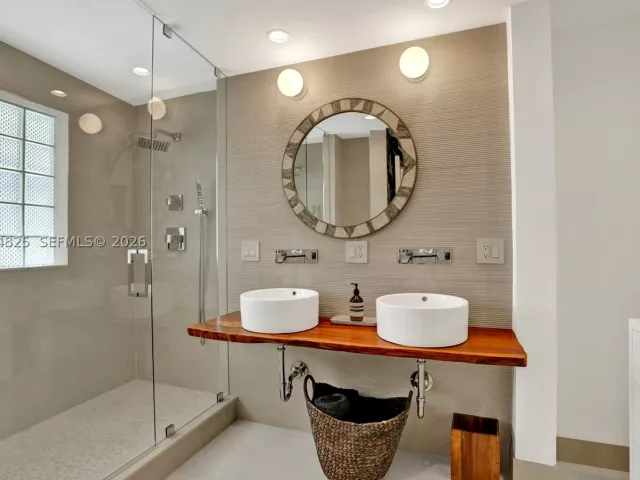 Продажа дома по адресу 19130 NE 21st Ave - фото 8898244