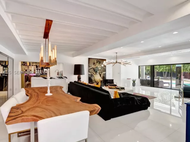 Продажа дома по адресу 19130 NE 21st Ave - фото 8898226