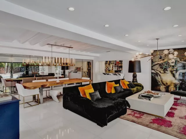 Продажа дома по адресу 19130 NE 21st Ave - фото 8898231