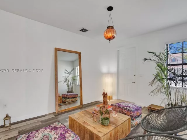 Продажа дома по адресу 650 NE 191st Ter - фото 8898173