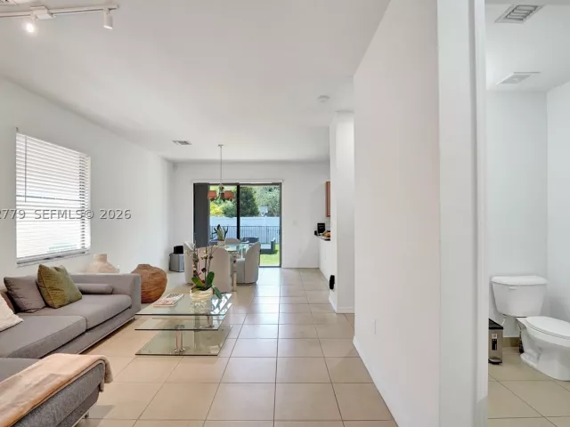 Продажа дома по адресу 650 NE 191st Ter - фото 8898175