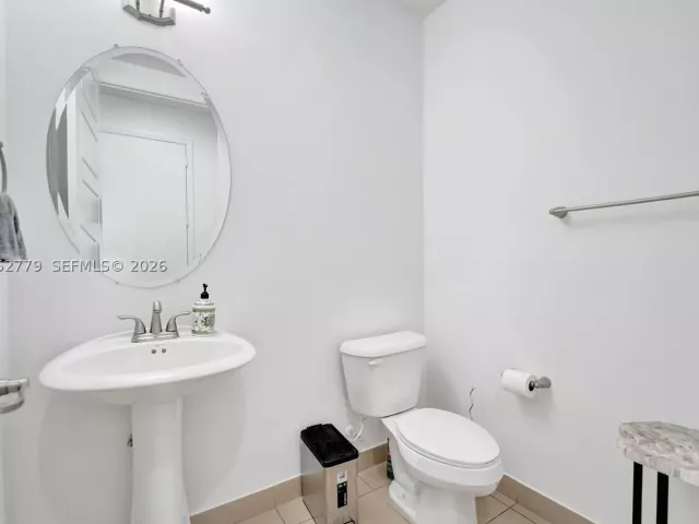 Продажа дома по адресу 650 NE 191st Ter - фото 8898176