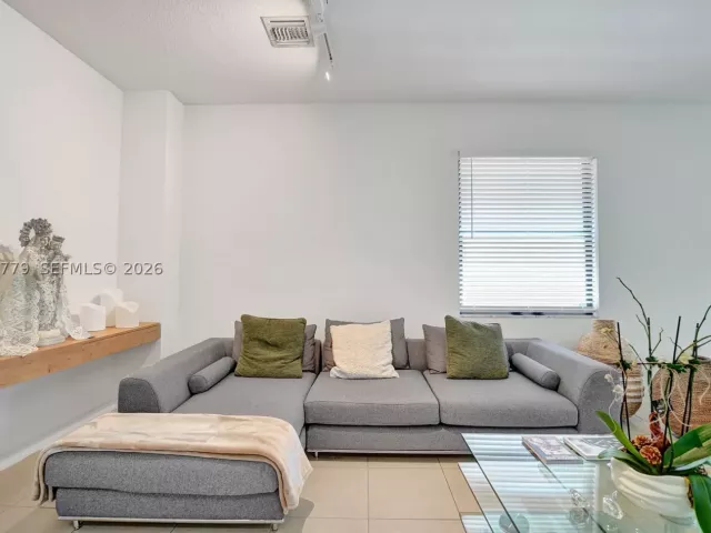Продажа дома по адресу 650 NE 191st Ter - фото 8898180