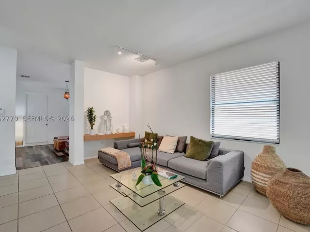 Продажа дома по адресу 650 NE 191st Ter - фото 8898181