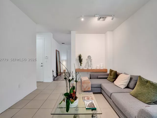 Продажа дома по адресу 650 NE 191st Ter - фото 8898182