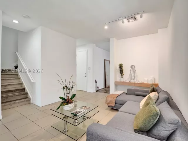Продажа дома по адресу 650 NE 191st Ter - фото 8898183