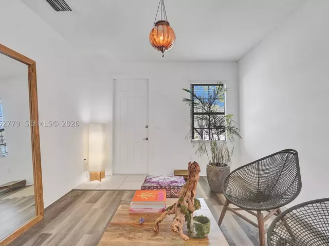 Продажа дома по адресу 650 NE 191st Ter - фото 8898172