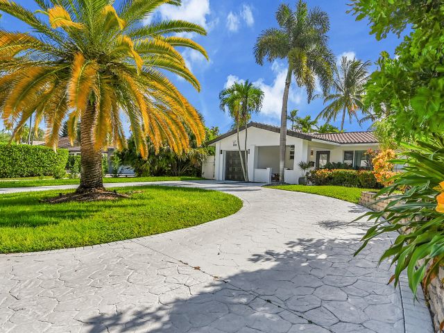 Продажа дома по адресу 1080 SE 9TH Avenue - фото 9268698
