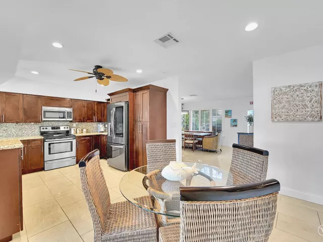 Продажа дома по адресу 1080 SE 9TH Avenue - фото 9268662