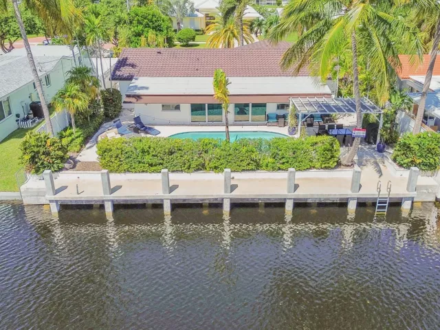 Продажа дома по адресу 1080 SE 9TH Avenue - фото 9268654