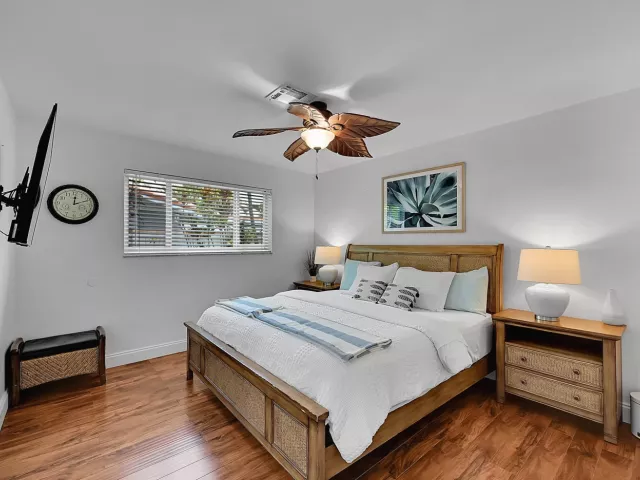 Продажа дома по адресу 1080 SE 9TH Avenue - фото 9268673