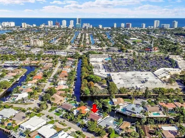 Продажа дома по адресу 1080 SE 9TH Avenue - фото 9268655