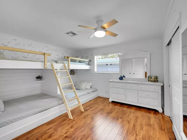 Продажа дома по адресу 1080 SE 9TH Avenue - фото 9268684