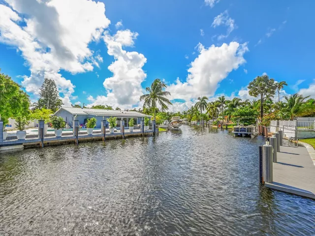 Продажа дома по адресу 1080 SE 9TH Avenue - фото 9268693