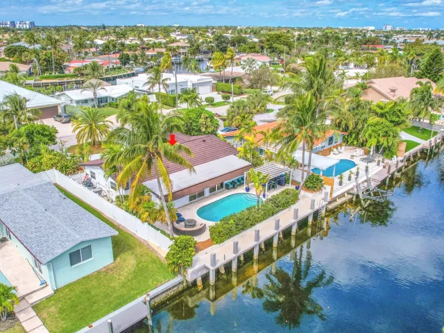 Продажа дома по адресу 1080 SE 9TH Avenue - фото 9268699