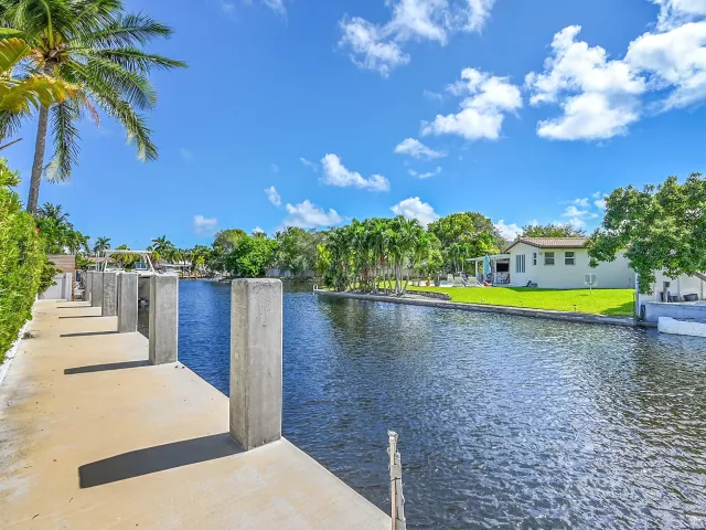 Продажа дома по адресу 1080 SE 9TH Avenue - фото 9268657