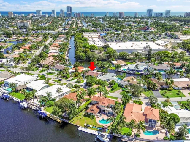 Продажа дома по адресу 1080 SE 9TH Avenue - фото 9268702